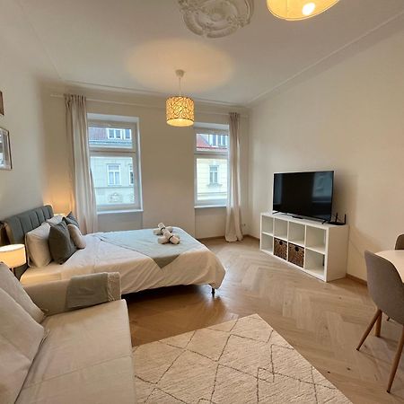 Luxurious One Room Apartment Near Schoenbrunn Palace Vienna Exterior photo