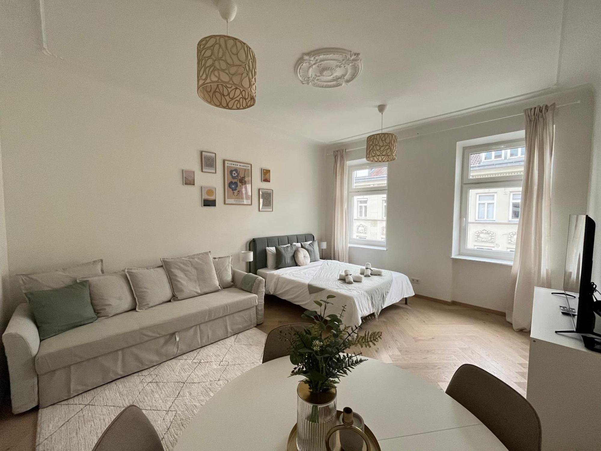 Luxurious One Room Apartment Near Schoenbrunn Palace Vienna Exterior photo