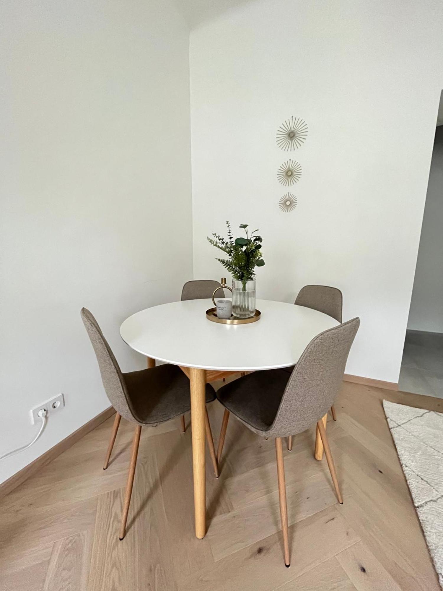 Luxurious One Room Apartment Near Schoenbrunn Palace Vienna Exterior photo