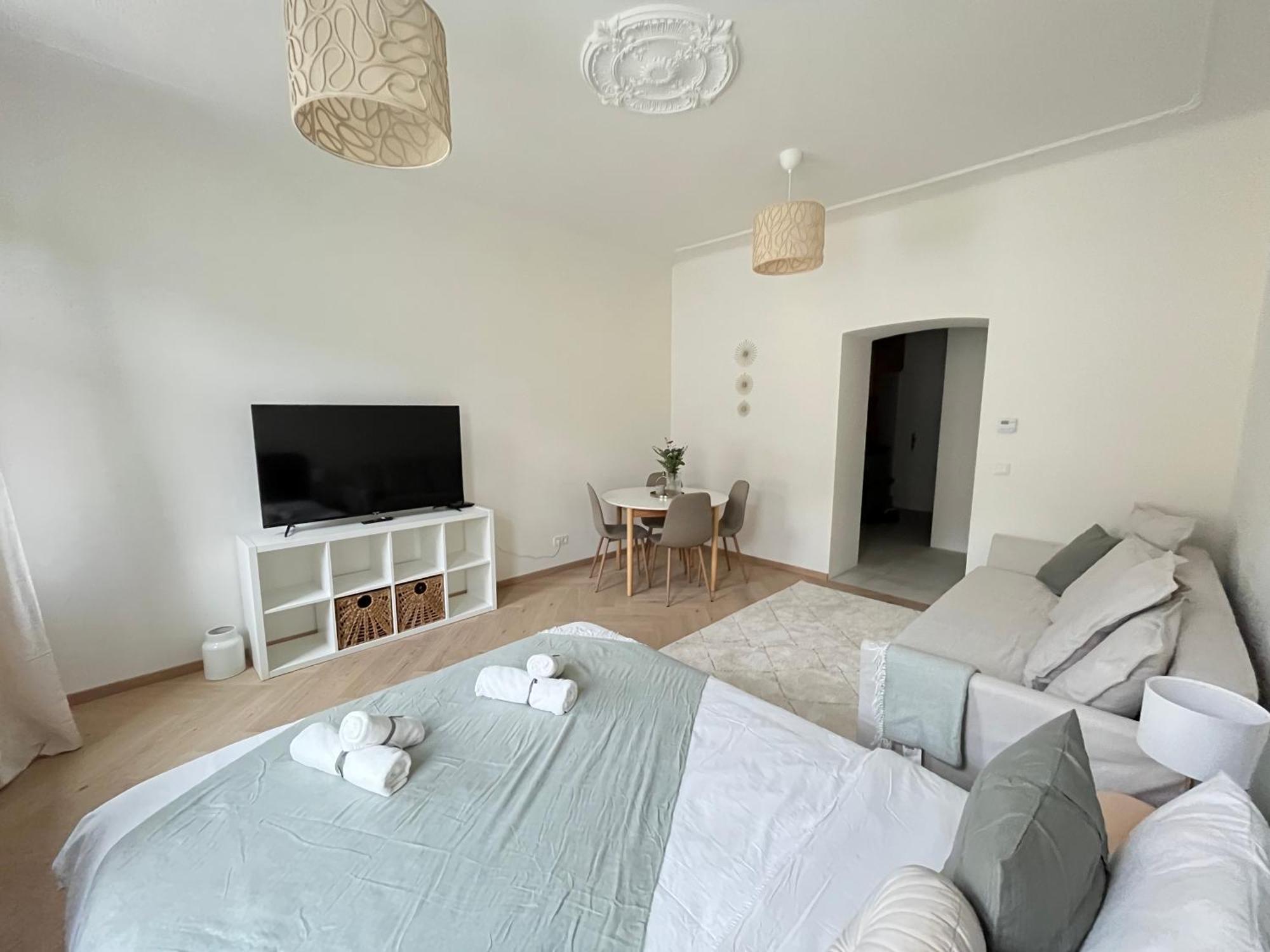 Luxurious One Room Apartment Near Schoenbrunn Palace Vienna Exterior photo