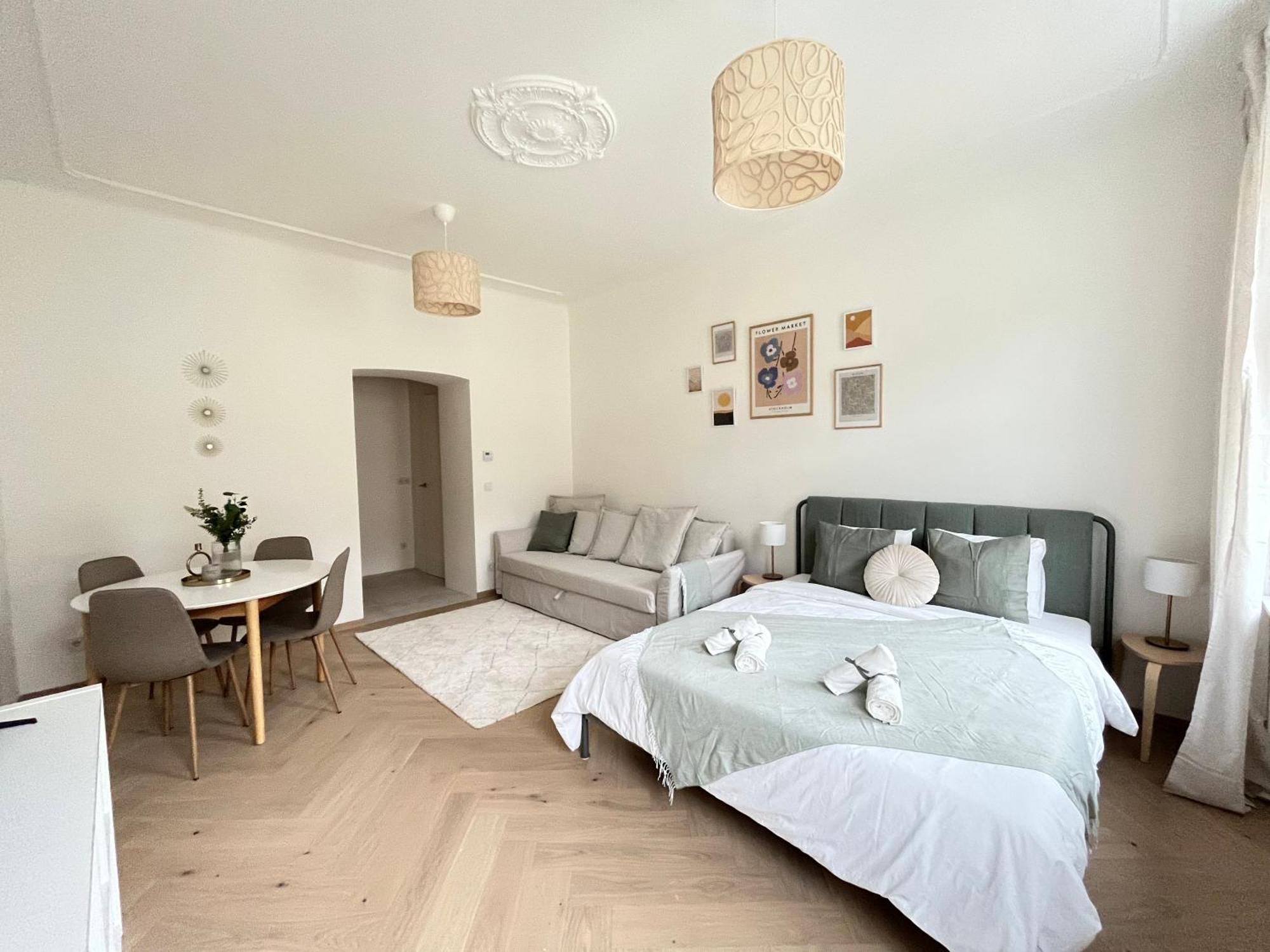 Luxurious One Room Apartment Near Schoenbrunn Palace Vienna Exterior photo